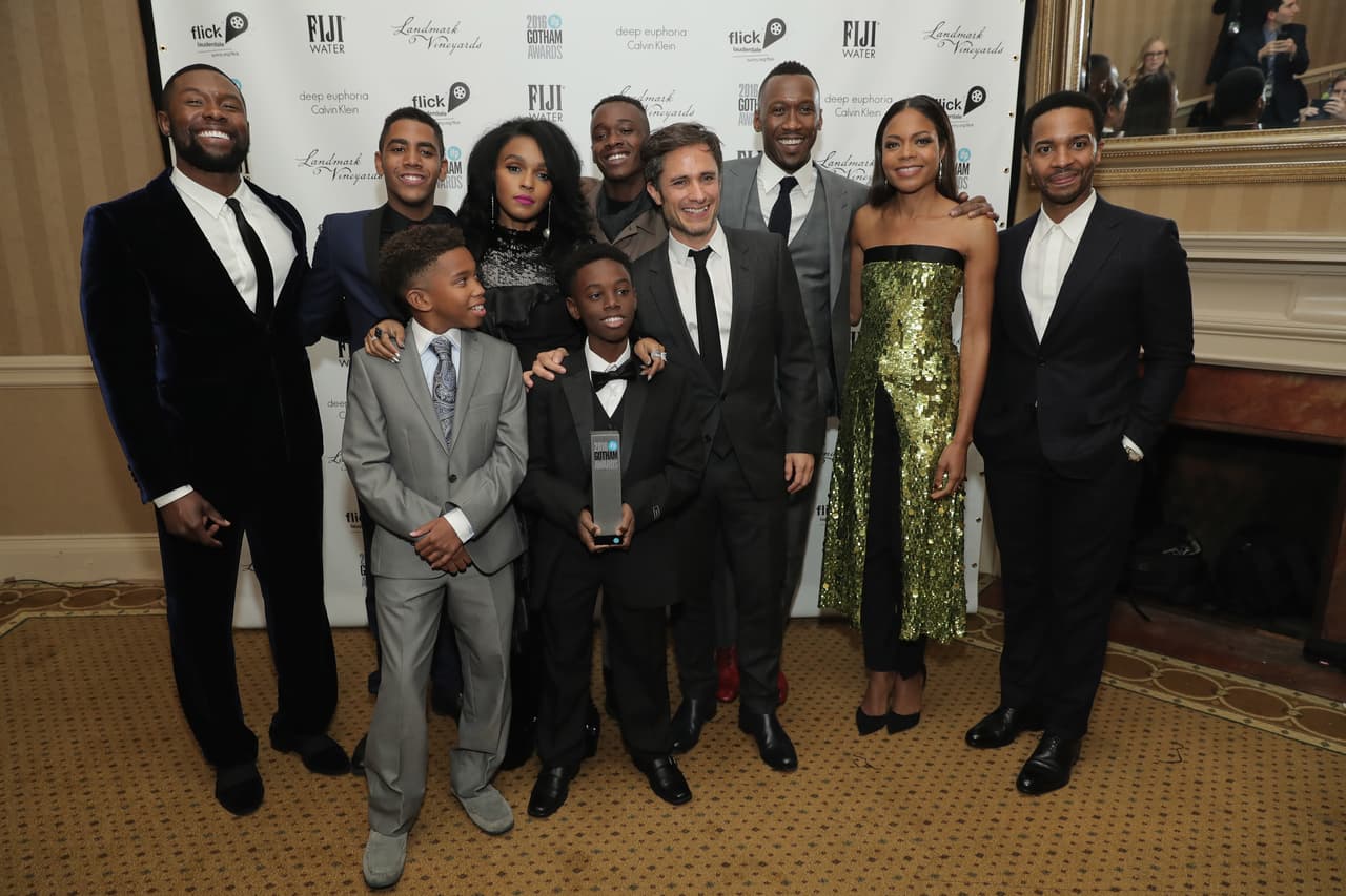 Gael posó feliz con el elenco de la película, que seguramente seguirá dando de qué hablar en siguientes premios.