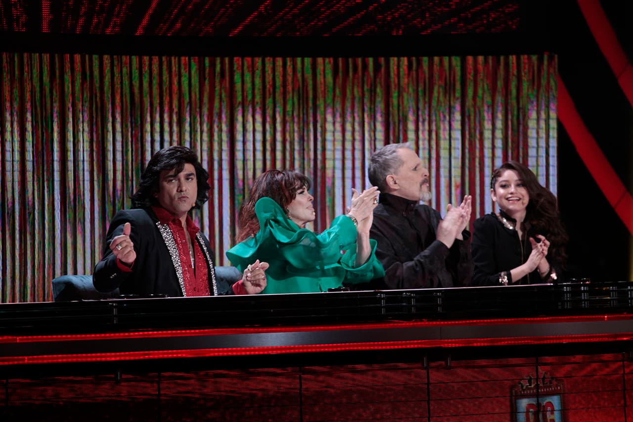 Los jueces estaban en posición, listos para disfrutar la prueba especial de los bailarines (cuyas coreografías estuvieron apoyadas con objetos), los conciertos que darían los cantantes y las ocurrencias de los capitanes que jugarían "Gali dice". Sin olvidar, las porras que desde su lugar le echaron a los atletas del Quinto Elementito.