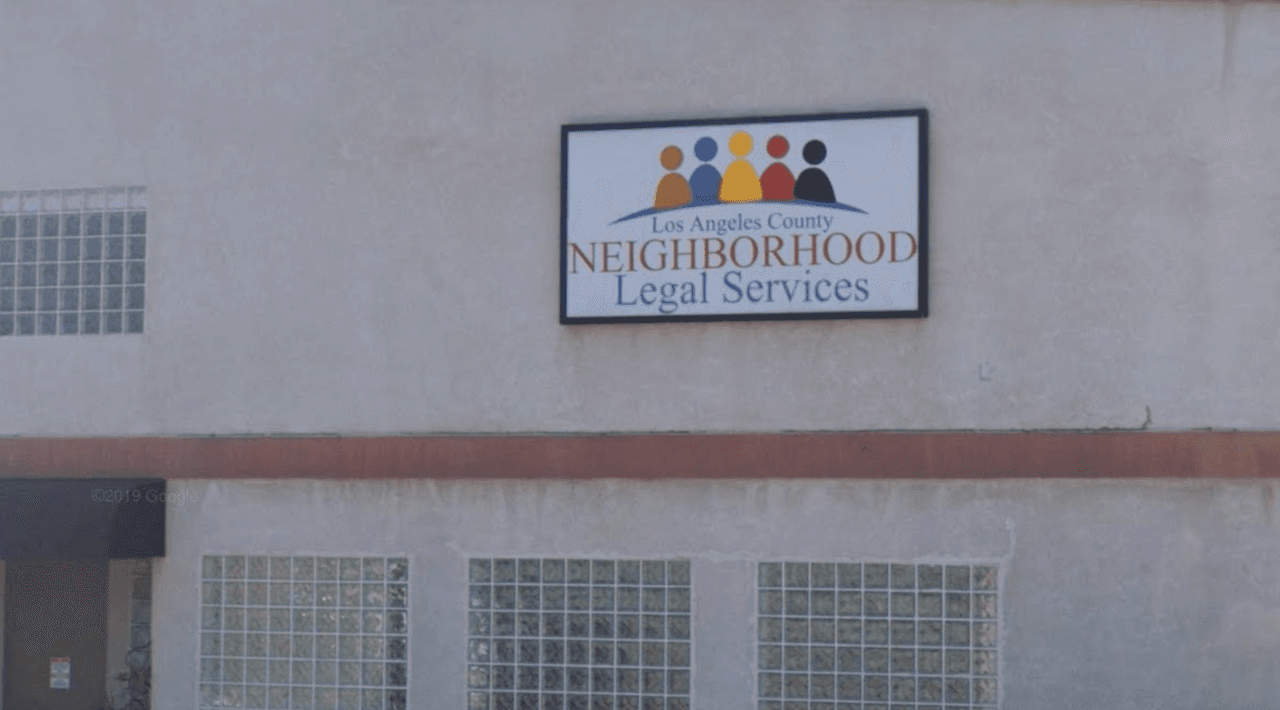 <b>Neighborhood Legal Services:</b>(San Fernando, San Gabriel, and Antelope Valleys)
<br>Para casos de desalojos y violencia doméstica estos son los número o correos electrónicos de acuerdo a tu área de residencia
<br> Chatsworth: (818) 485-0571, CSHpublic@nlsla.org. 
<br> Pomona: (818) 485-0572, PSHpublic@nlsla.org. 
<br> Antelope Valley: (818) 485-0573, AVSHpublic@nlsla.org. 
<br> Van Nuys: (818) 485-0574, VNSHpublic@nlsla.org. 
<br> Pasadena: PasadenaUDpublic@nlsla.org. 
<br> Centro: Línea directa de Shriver al (818) 485-0576 o envíe un correo electrónico a ShriverSHPublic@nlsla.org.
<br>