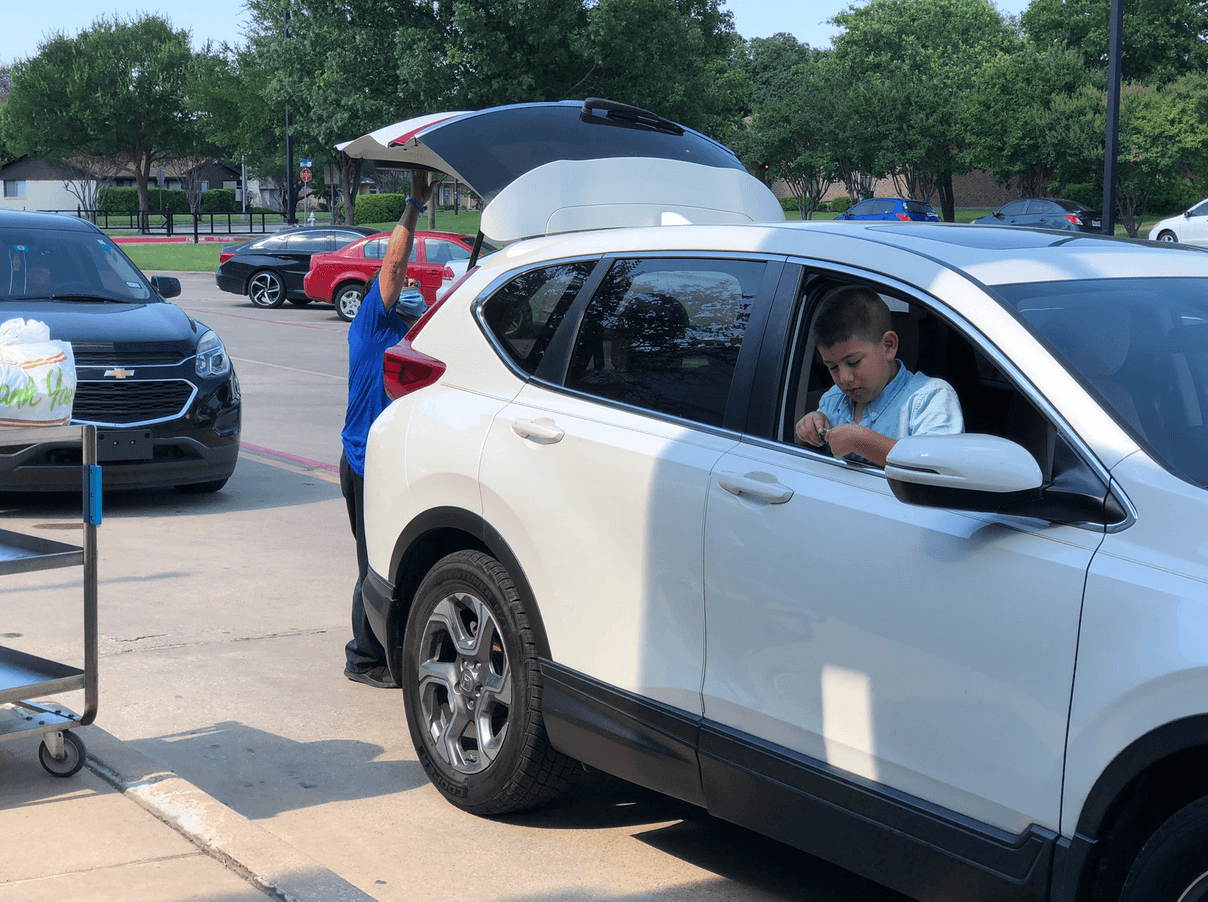 El Distrito Escolar Independiente de Dallas inicia distribución de comidas durante el verano
