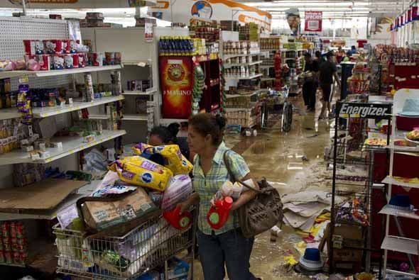 Autoridades en Cabo San Lucas afirmaron plan de seguridad con 'mano dura' condra los saqueos en las zonas devastadas por el paso de Odile. Gobierno de Estados Unido habilitó los siguientes números de contacto para información relativa a ciudadanos americanos extraviados en el área de la península de Baja California en México. Desde U.S. & Canada: 1-888-407-4747 Desde el extragero: 1 202-501-4444 Email: OdileEmergencyUSC@state.gov