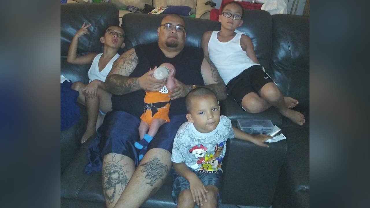 "Tengo muchos días aquí y no puedo mirar a nadie. Mi esposo está solo en la casa con los niños. No tenemos a nadie para cuidarlos", fue el testimonio de Crystal desde la cama del hospital.