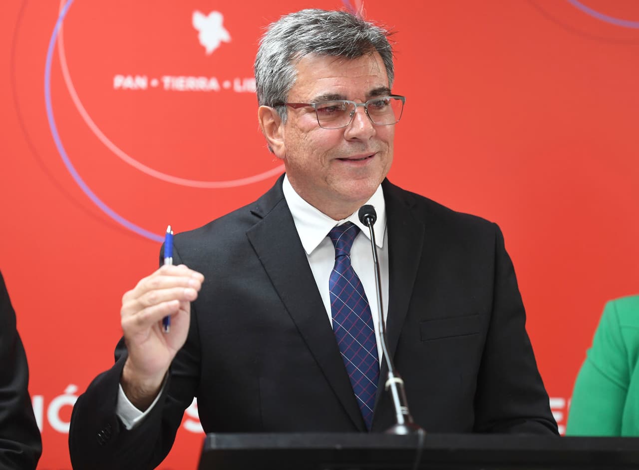 <a href="https://www.univision.com/local/puerto-rico-wlii/elecciones-estados-unidos-2020/charlie-delgado-se-proclama-ganador-de-la-primaria-a-la-gobernacion-por-el-ppd">Carlos "Charlie" Delgado Altieri venció a Eduardo Bhatia y a Carmen Yulín Cruz</a> en la primaria del 
<a href="https://www.univision.com/temas/partido-popular-democratico-ppd">Partido Popular Democrático</a>. Delgado Altieri ha fungido como alcalde de Isabela por 20 años.