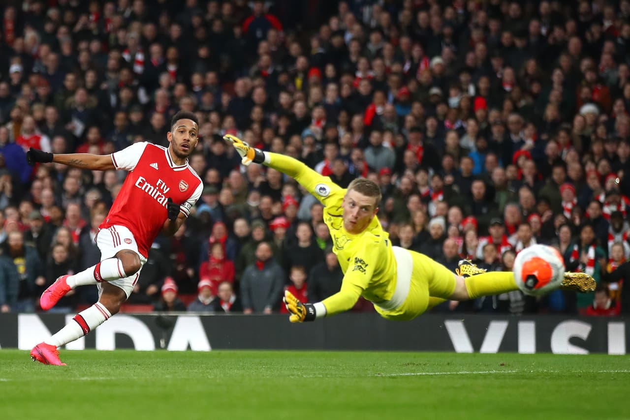 Pierre-Emerick Aubameyang le dio el triunfo al Arsenal con doblete sobre Everton (3-2).