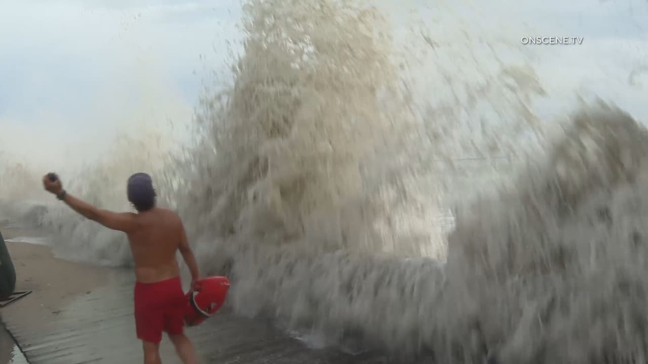 Las autoridades advierten que la combinación de marea alta, marejada ciclónica, oleaje y fuerte mar mantiene condiciones dinámicas y peligrosas en la costa. El Servicio Nacional de Meteorología pronosticó que el fuerte oleaje continuaría al menos hasta el martes.
<br>