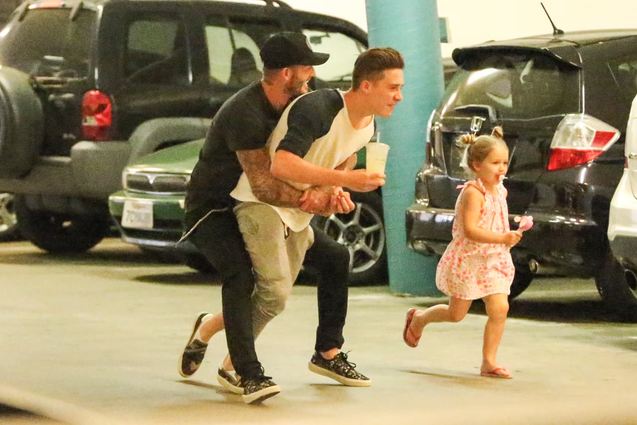 Junto a su papi siempre se le ve de lo más feliz.