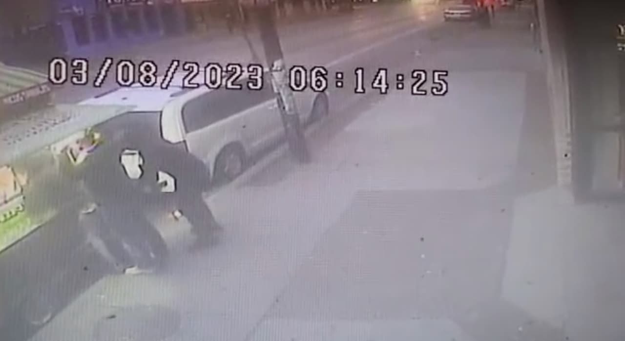 Robo con arma de alto poder en La Villita es captado en video