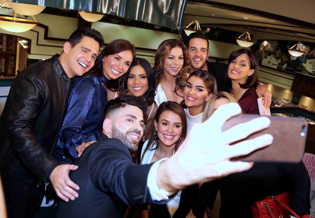 La gran mayoría de las celebridades utilizan herramientas como Instagram para mantener actualizados a sus seguidores sobre su vida personal y profesional.