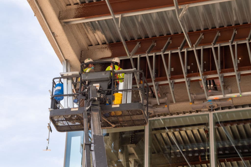 En 2019, el doble de este porcentaje (el 20.5%) de los trabajadores que murieron en el trabajo eran latinos.
