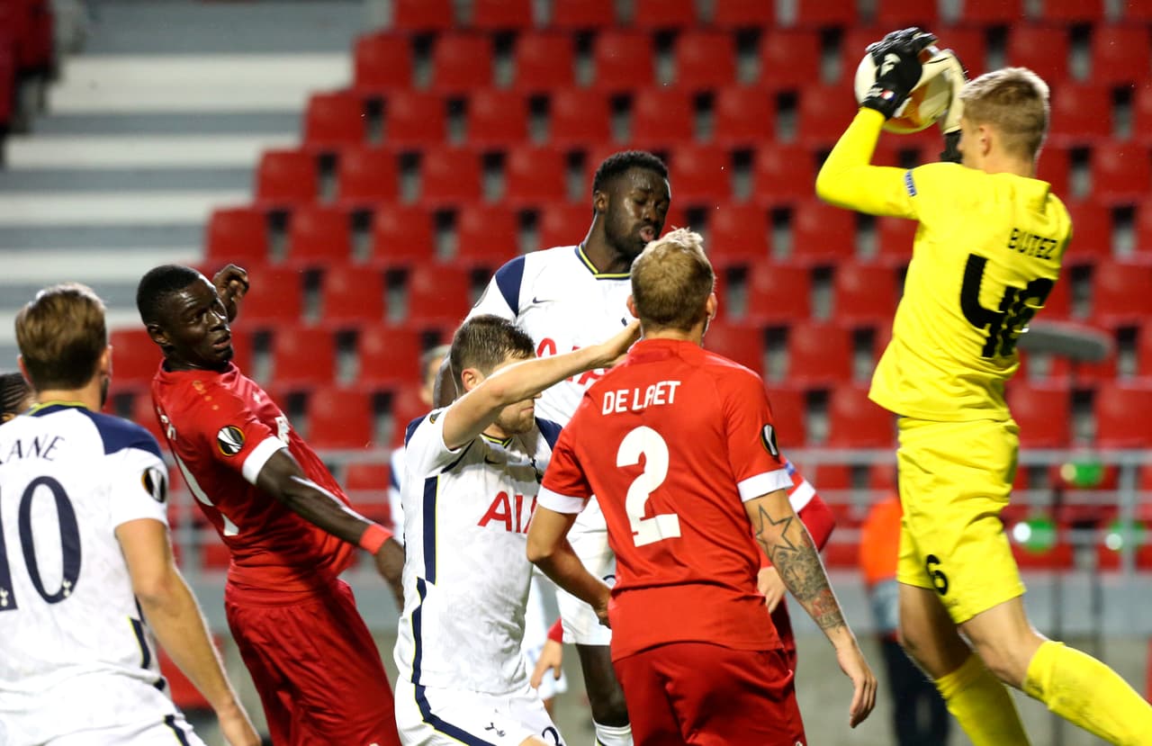 Tottenham es derrotado ante Royal Antwerp por la mínima. Lior Refaelov se encargó de darle la victoria a su equipo a los 29 minutos del encuentro. Los de Mourinho no pueden ante el equipo belga durante la segunda fecha de la UEFA Europa League.