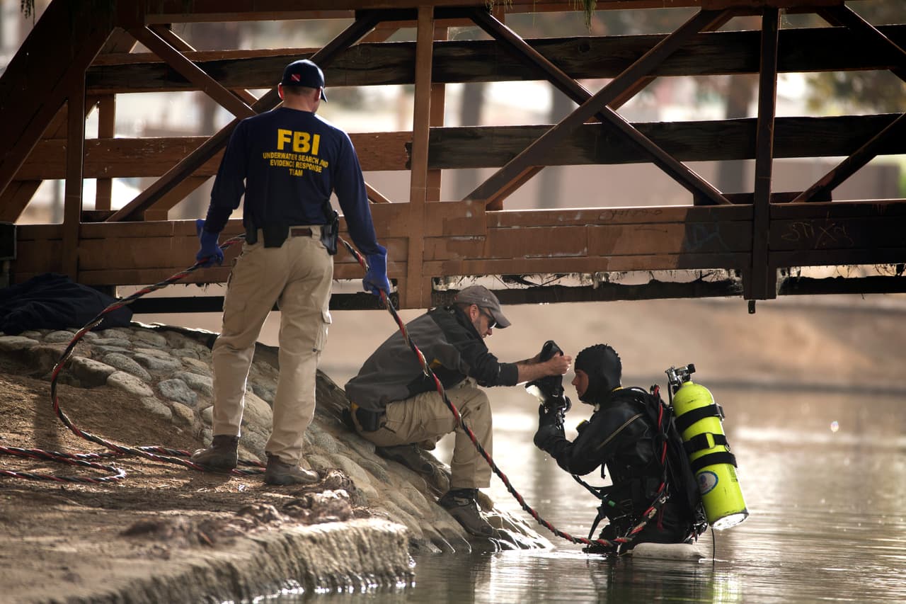 FBI concluyó búsqueda de evidencias del ataque en San Bernardino debajo de un lago