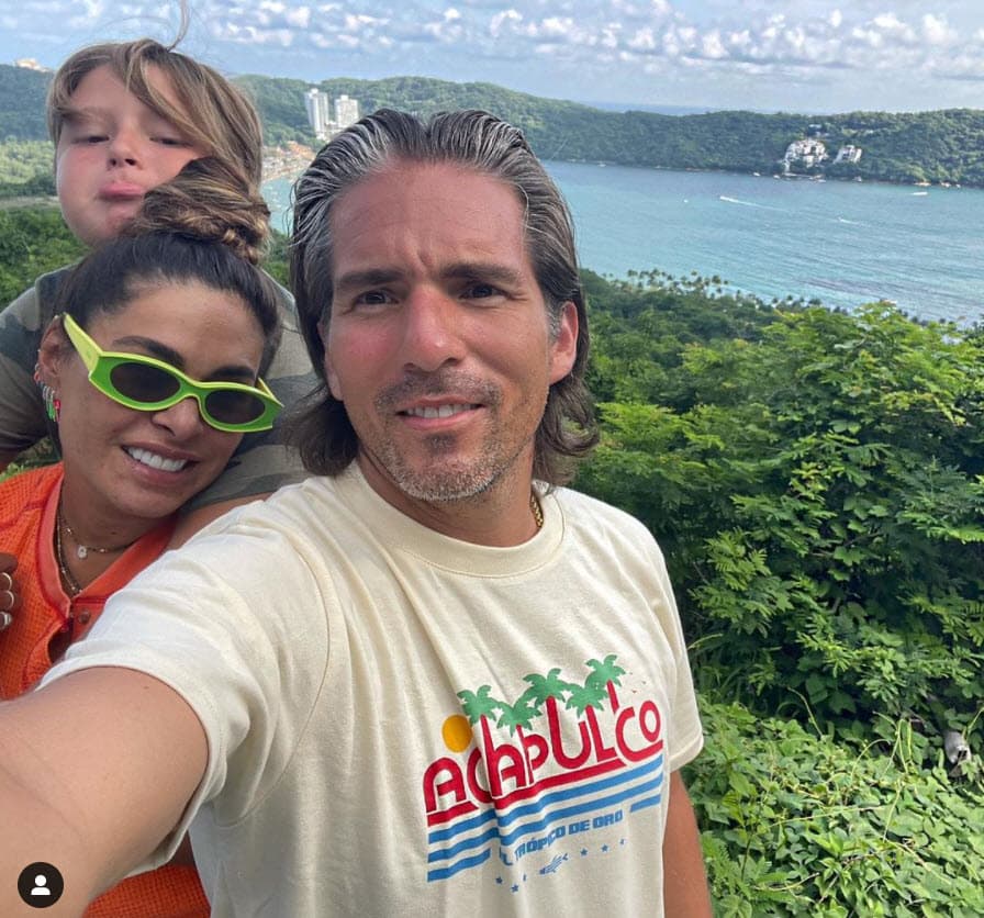 En medio de esto, este fin de semana trascendió en algunos medios en México que Fernando Reina, esposo de Galilea Montijo, supuestamente renunció a su cargo como tesorero del municipio de Atizapán de Zaragoza en el Estado de México.
<br>