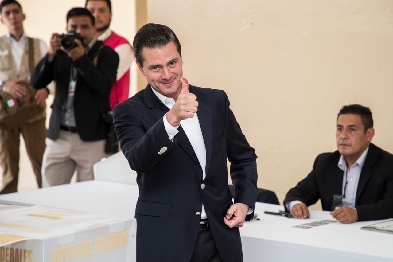 La potosina
<b><a href="https://www.univision.com/famosos/tania-ruiz-pone-fin-a-las-especulaciones-y-admite-que-pena-nieto-la-conquisto-fotos">confirmó su noviazgo</a></b> con el exmandatario mexicano en mayo de este año, luego de que se les relacionó desde enero cuando fueron vistos juntos en España.