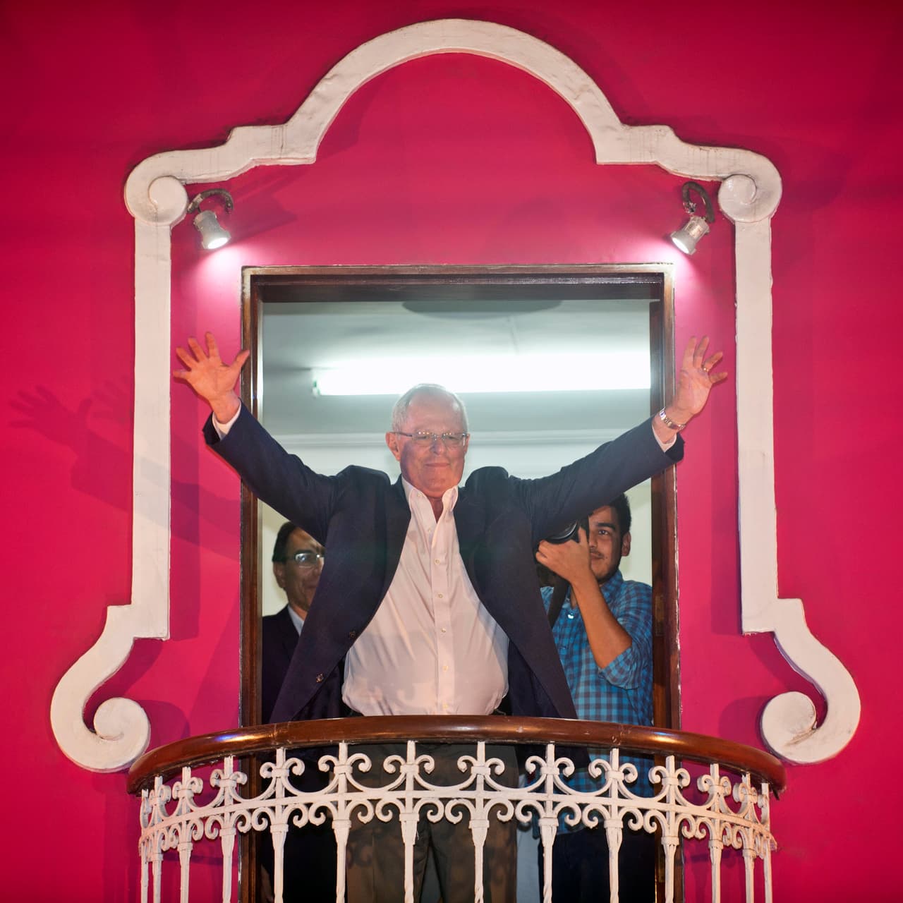 <b>Junio, 2016.</b> Pedro Pablo Kuczynski gana las elecciones en segunda vuelta con un estrecho margen frente a Keiko Fujimori, actual líder del partido opositor Fuerza Popular.
