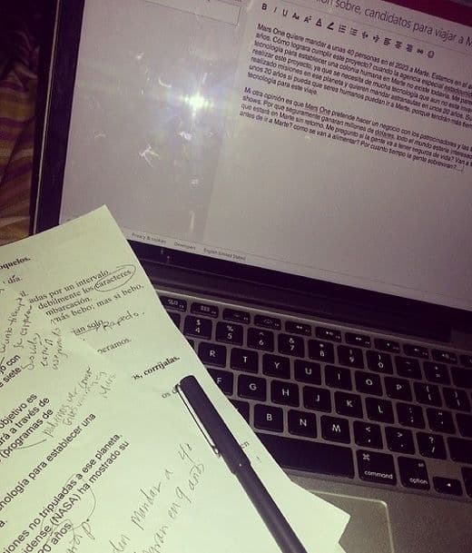 Es una mujer muy inteligente que todos los días se prepara para tener una carrera increíble.