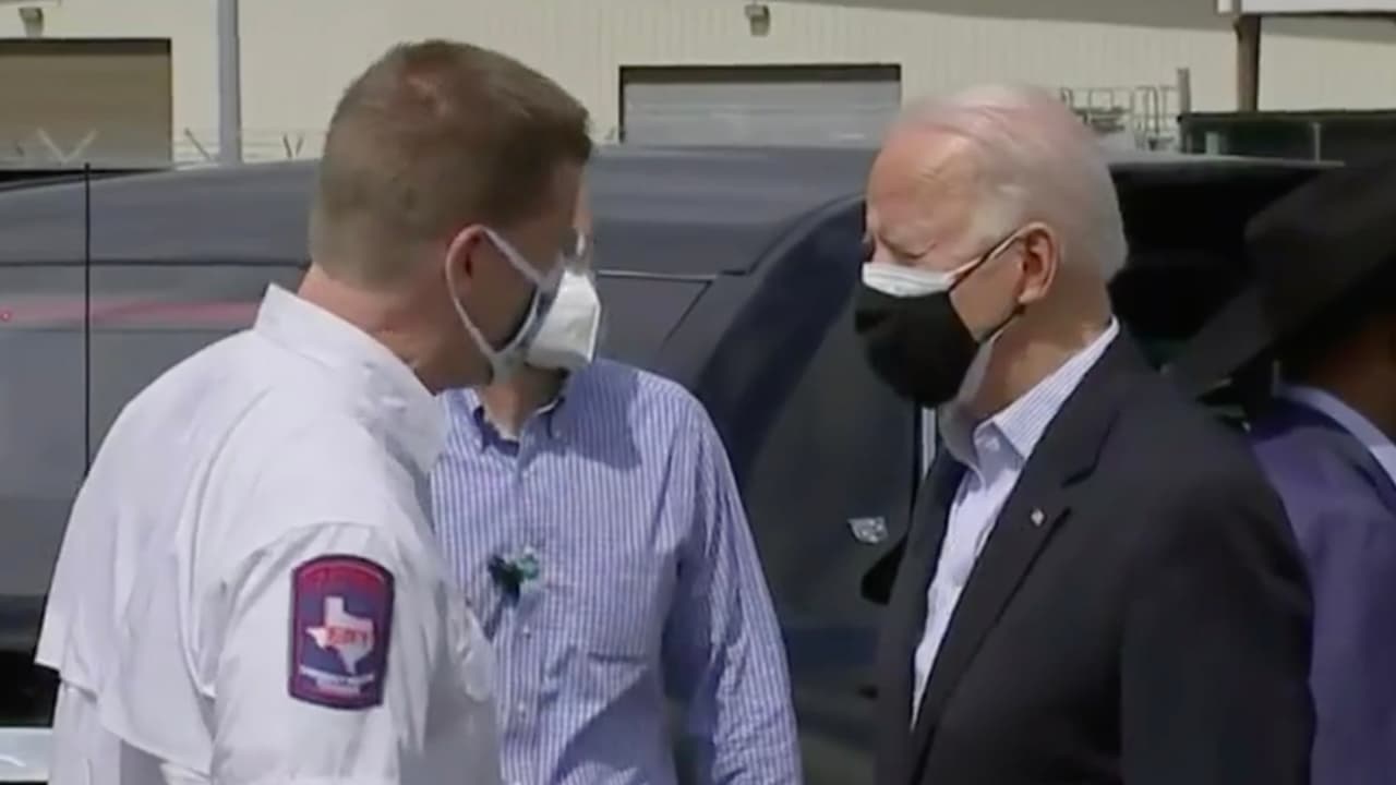 Joe Biden pronunciará unas palabras en la instalación de vacunación contra el coronavirus de FEMA en el estadio NRG.