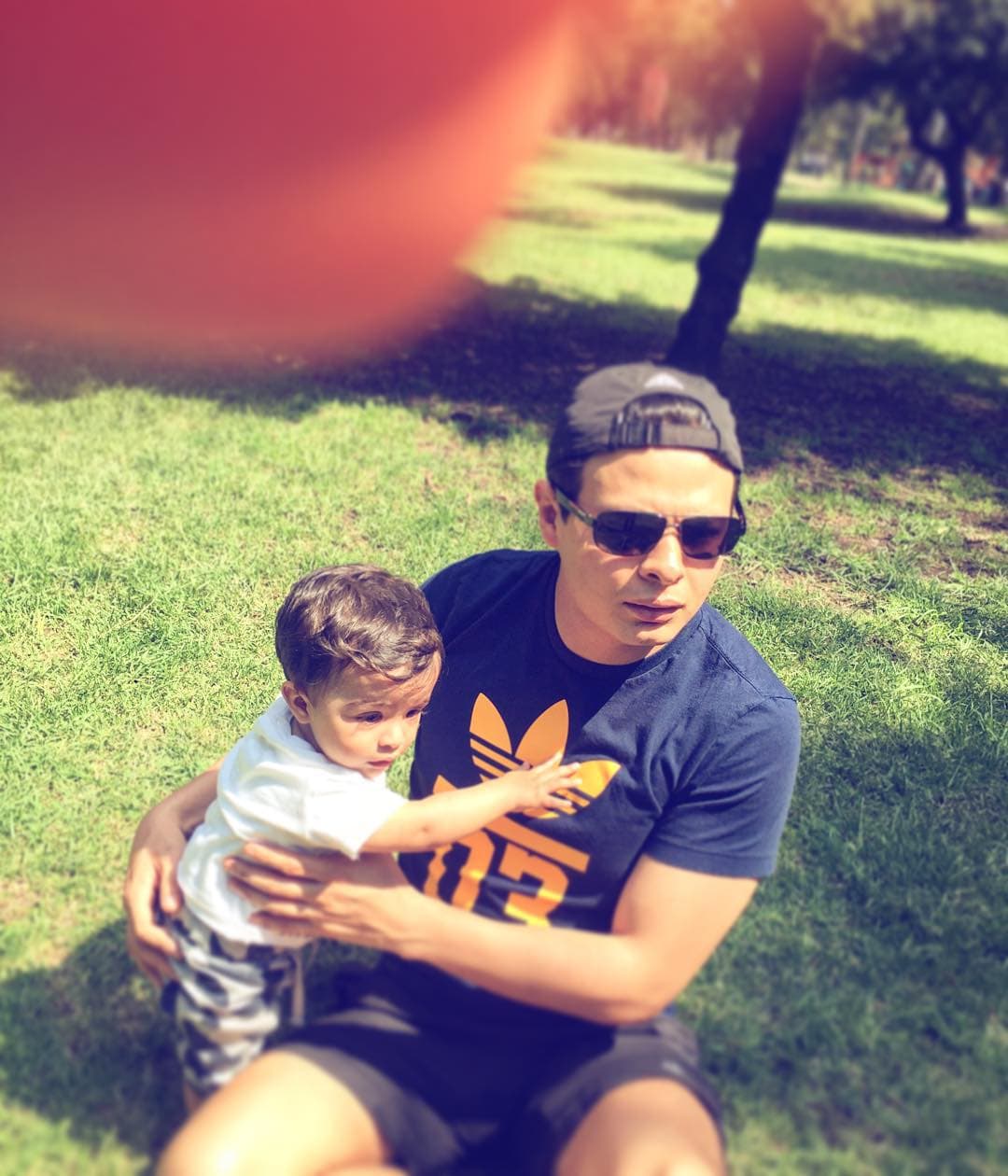 Por su parte, Giovanni Medina también recordó el cumpleaños de Emmanuel con una fotografía que compartió en sus historias de Instagram.