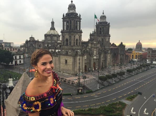 Karlita ya está lista para la celebración del Grito de Independencia, desde el Zócalo de la Ciudad de México.