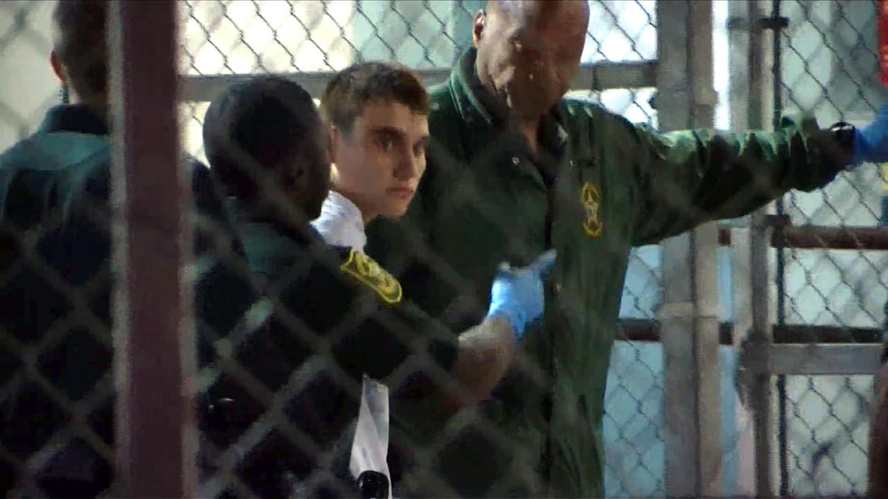 "Seré un pistolero de escuela profesional": el mensaje en YouTube a nombre de Nikolas Cruz que inquietó al FBI hace un año