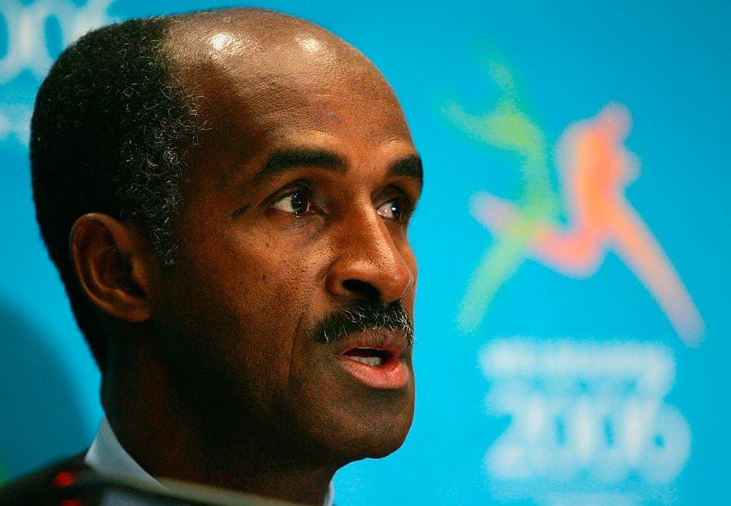 Donald Quarrie | Compitió en cinco juegos olímpicos y consiguió una medalla de oro, dos de plata y una de bronce. En el Estadio Nacional de Jamaica erigieron una estatua en su nombre.