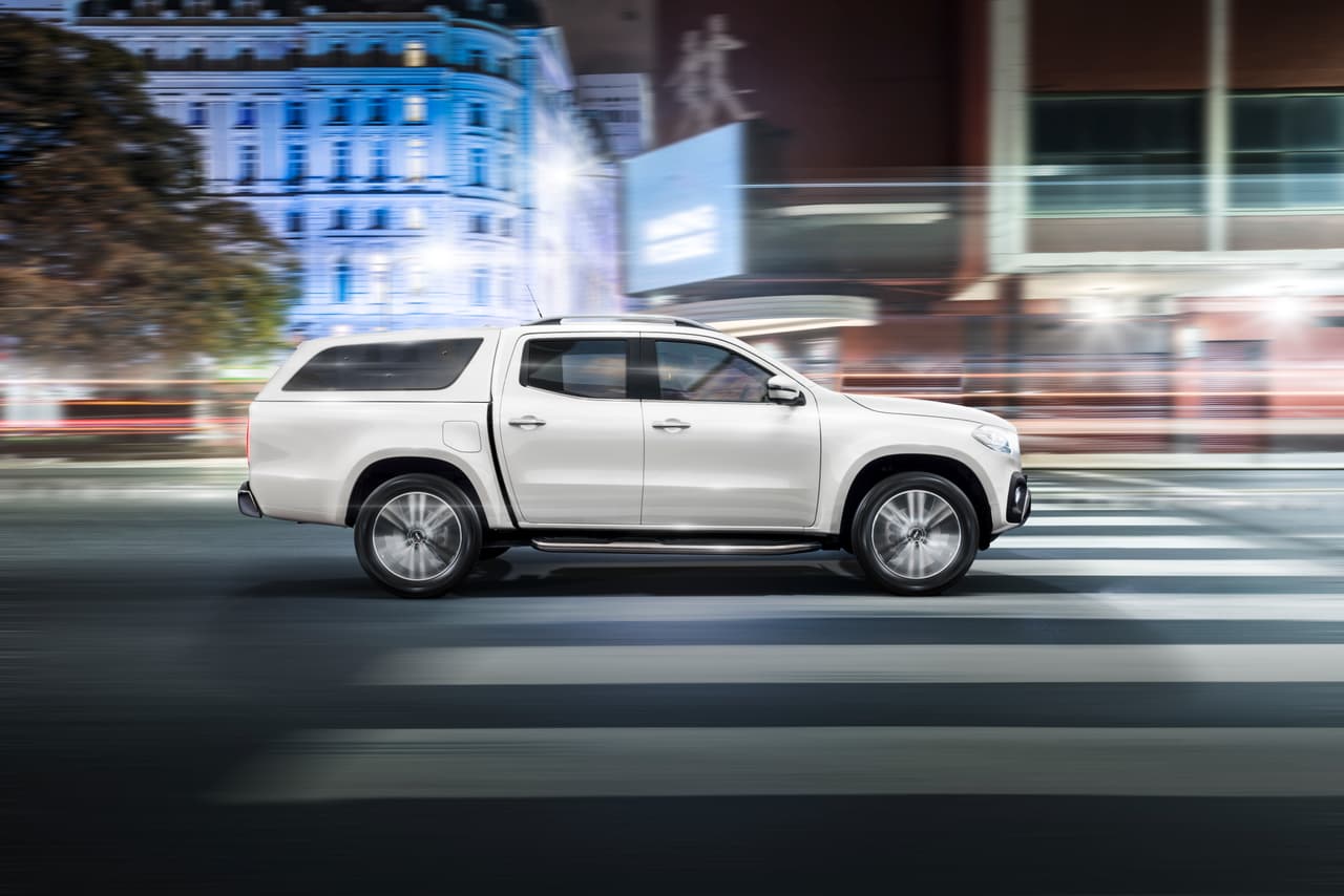 Esta tapa con ventanas para la caja de carga es uno de los accesorios originales ofrecidos por Mercedes-Benz para la Clase-X.