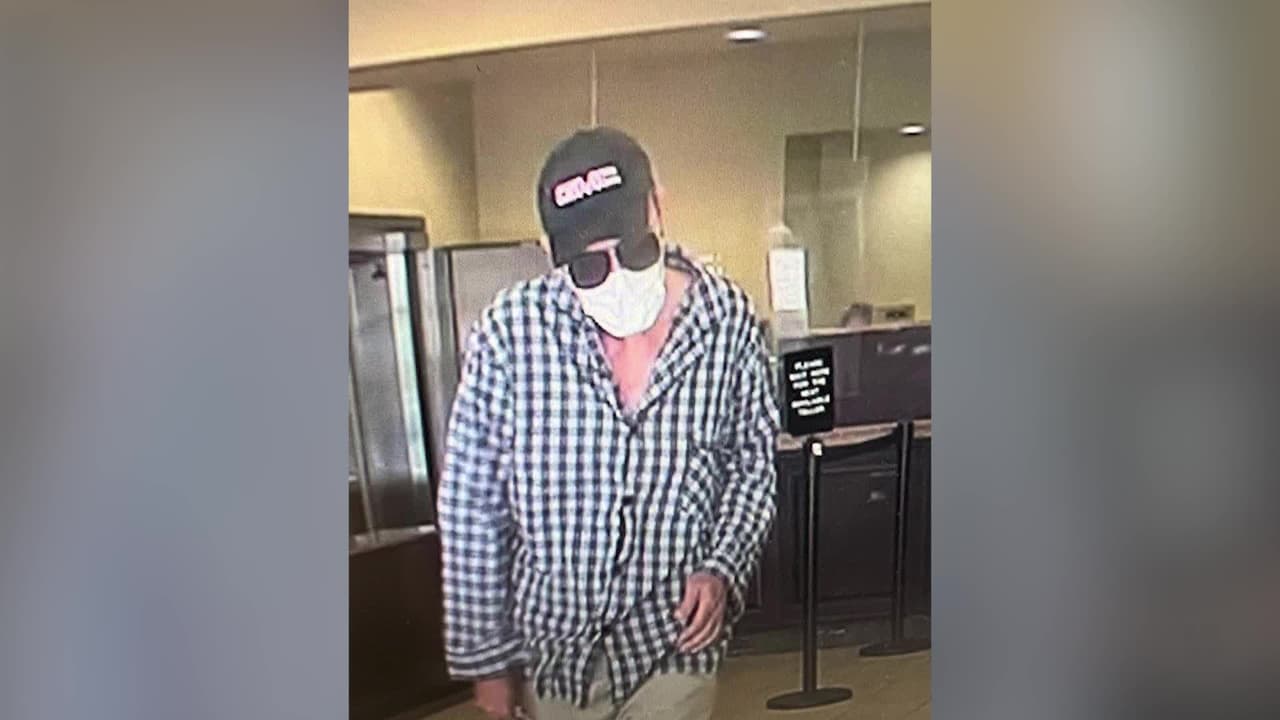 Piden ayuda para identificar a hombre que robó un banco en Haines City