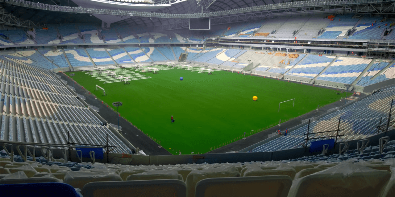 El césped es natural y fue instalado en tiempo récord (9 horas y 15 minutos). Quizás es lo que más cuidan en este momento.