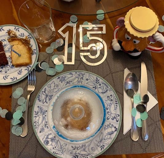 Edith dejó pendiente la celebración de los 15 años de su hija, quien 
<a href="https://www.univision.com/famosos/la-fiesta-de-15-anos-de-constanza-la-hija-de-edith-gonzalez-no-sera-como-lo-sonaba-fotos" target="_blank">sí quería una fiesta tradicional mexicana</a>. Sin embargo, "ante los acontecimientos" lo que hubo el 17 de agosto pasado fue 
<a href="https://www.univision.com/radio/radio-nacional/en-fotos-con-la-ausencia-de-su-mama-hija-de-edith-gonzalez-llego-a-sus-15-anos-fotos" target="_blank">un festejo discreto y familiar</a>.