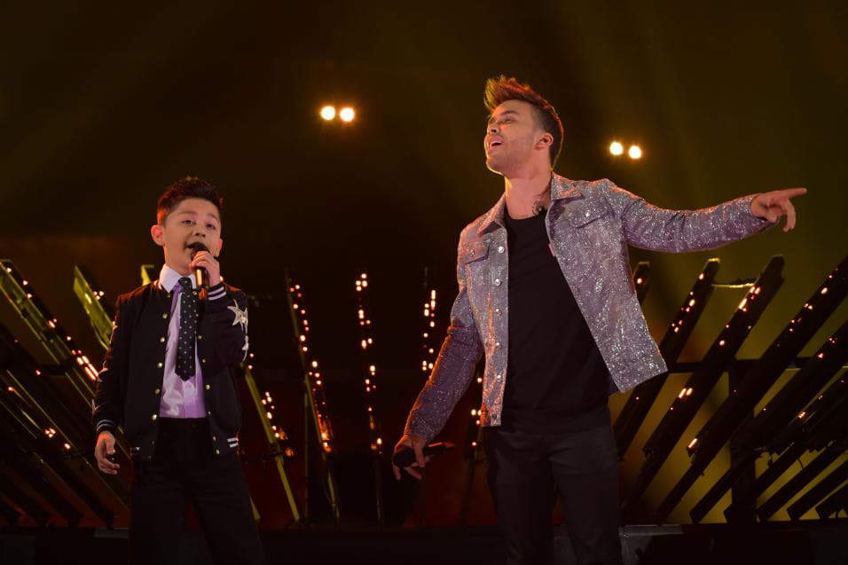 El juez de Pequeños Gigantes USA se presentó por primera vez en el escenario.
<b><a href="http://www.univision.com/shows/pequenos-gigantes/prince-royce-y-joel-cantaron-por-primera-y-unica-vez-el-exito-moneda-video" target="_blank">Mira aquí el VIDEO</a></b>