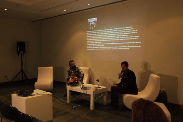 Y para ello echan mano de Rockstartup.