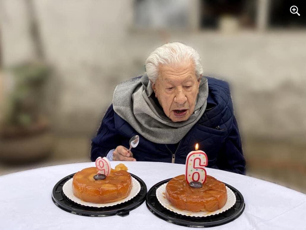 "
<b><a href="https://www.univision.com/programas/super-momentos-de-novela/ignacio-lopez-tarso-revelo-sus-secretos-para-tener-tanta-vitalidad" target="_blank">No hay pastel ni pachanga ni fiestota</a></b> como él quisiera, pero no se puede, obviamente por el tema de la pandemia", dijo su hijo, "hay mucho Ómicron por todo lados. Ningún nieto ni bisnieto vino, todos están recluidos en sus casas por gripes o contagios, todo mundo está contagiado".
<br>