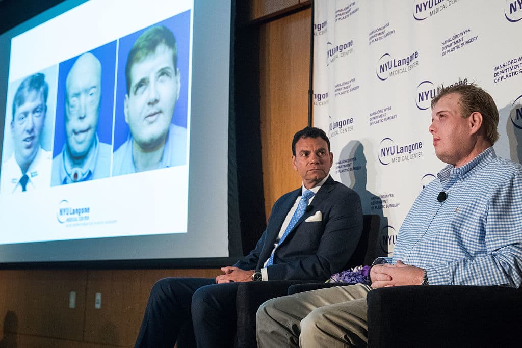 Eduardo D. Rodríguez, hijo de cubanos, es el cirujano que encabezó el equipo de sobre 100 profesionales médicos que ejecutó el trasplante de Hardison.