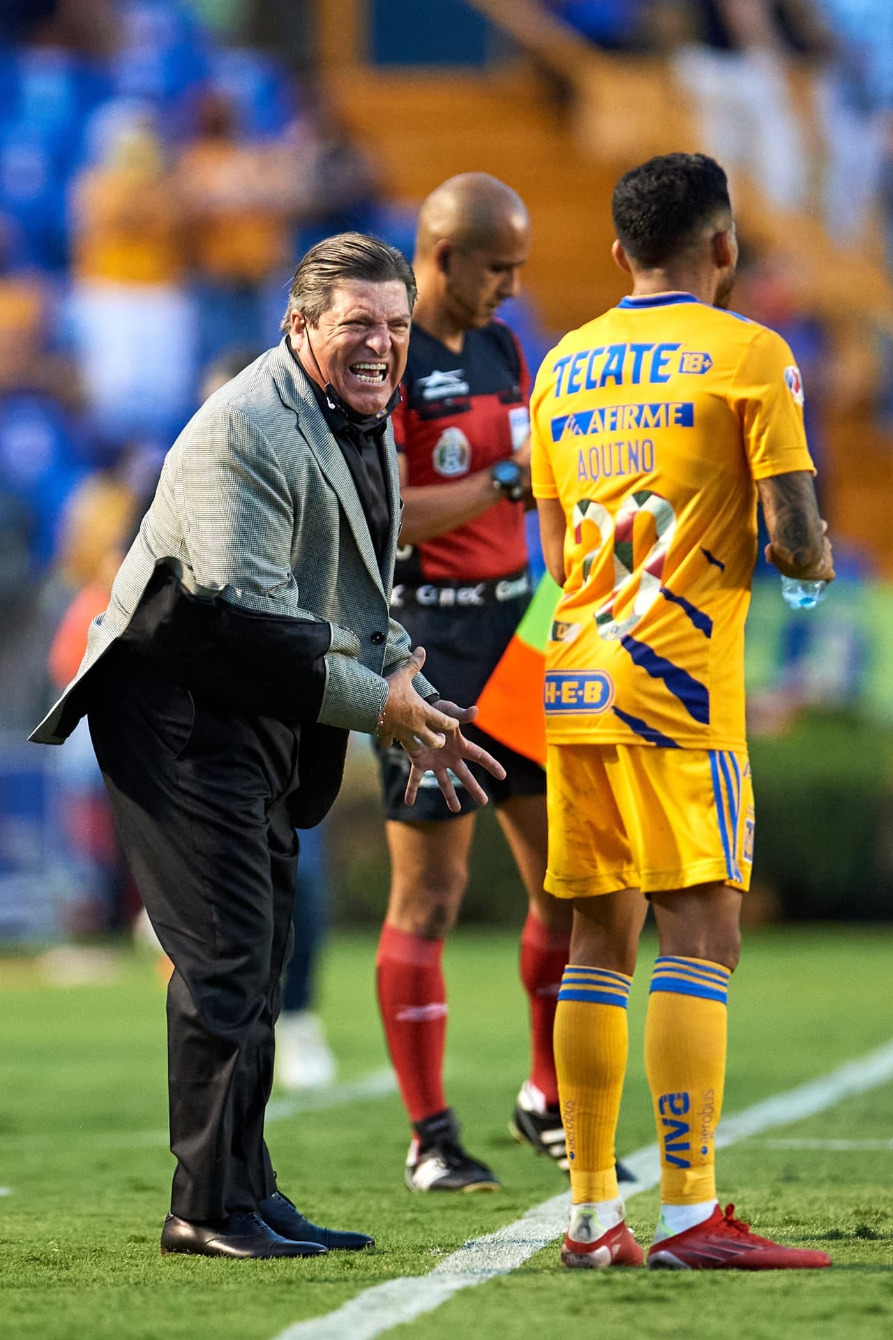 El Piojo daba indicaciones para que su escuadra reaccionara.