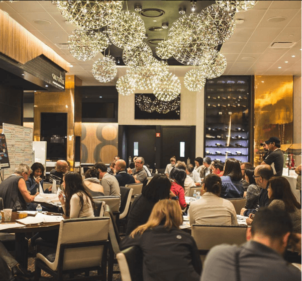 ¡Falta muy poco! Esta es una de las salas en las que se encuentra concentrado el talento de Premio Lo Nuestro y Arath la compartió.