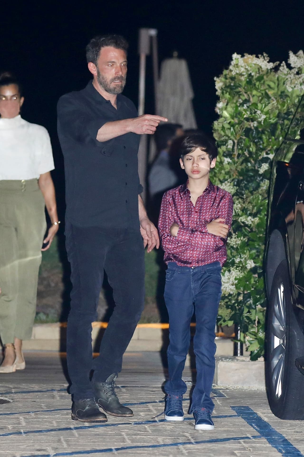 El hijo de Marc Anthony vistió una camisa roja estampada, unos jeans y tenis.
<br>
