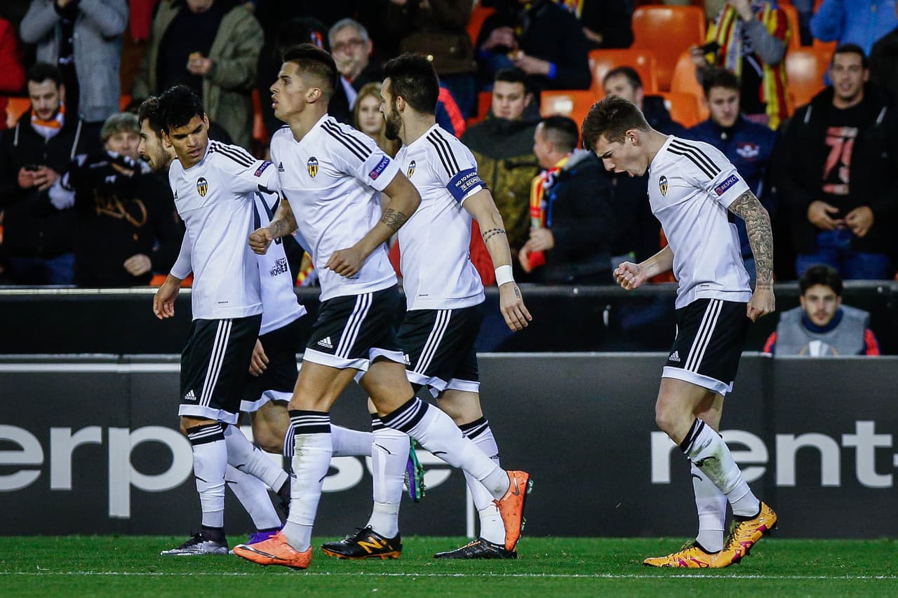 Málaga 1-2 Valencia: Valencia gana y toma aire en Málaga