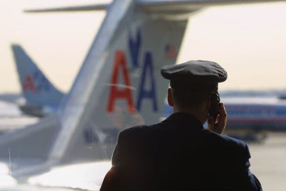 American Airlines fue la primera aerolínea que ofreció la posibilidad de despachar las maletas desde la acera de la terminal. La primera que aceptó reservas por computadora. Inventó el programa de viajero frecuente e impuso la moda de ofrecer tarifas muy rebajadas para llenar los asientos vacíos.