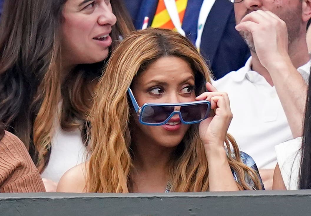 Sin embargo, en un momento durante el palco la intérprete de 'Copa vacía' se quitó los lentes.
<br>