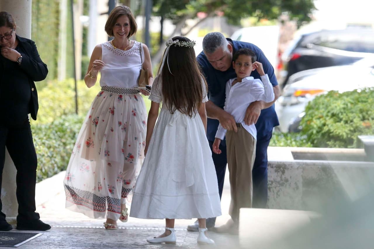 Emme, Max y Ella, lucieron impecables con sus atuendos para la ocasión.
<br>