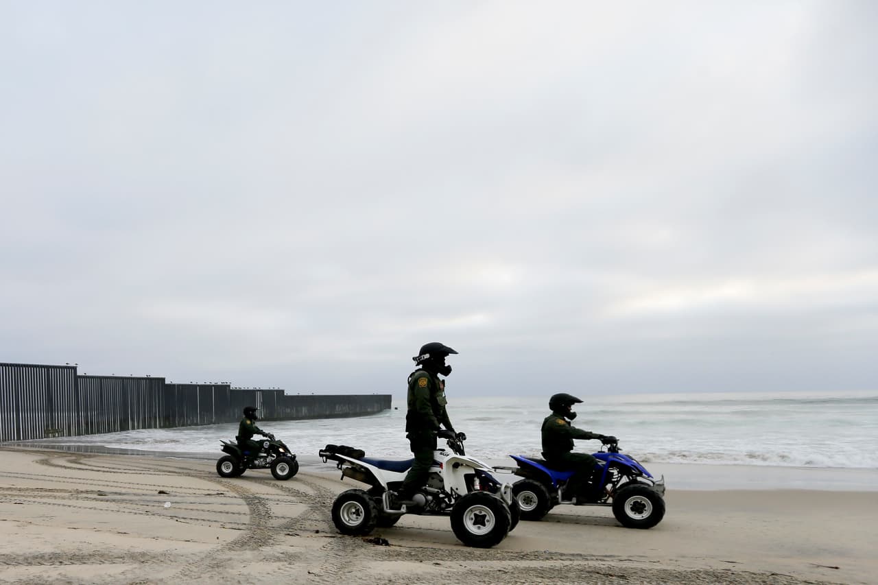 Una investigación federal señala que la CBP usó el presupuesto para el cuidado de migrantes con perros policía y compra de vehículos