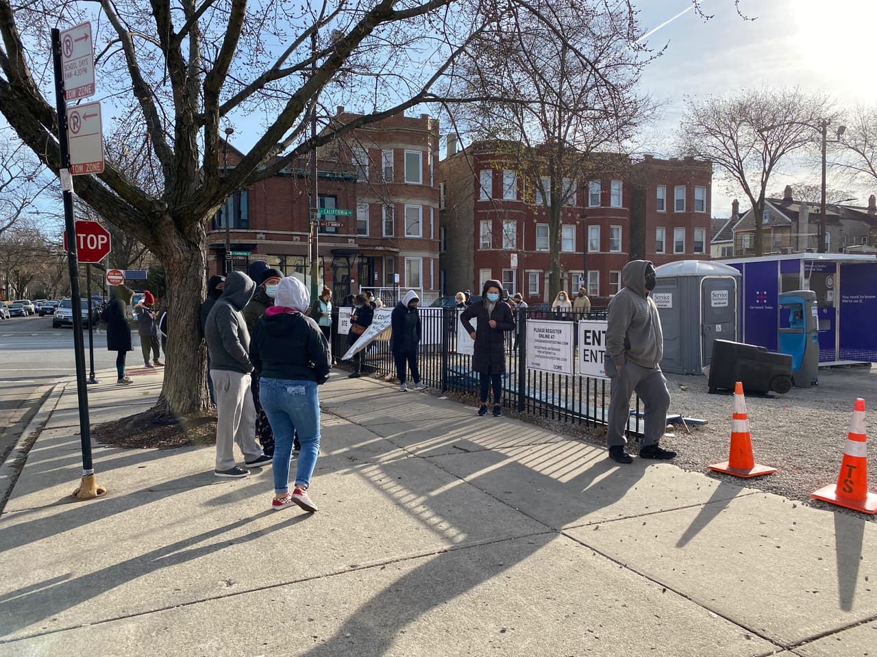 Ante el aumento de casos de coronavirus, las muertes y las hospitalizaciones, se prevé que los tiempos de espera para las pruebas de covid-19 aumente en los próximos días.