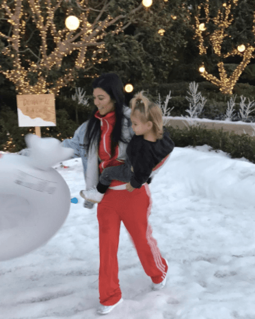 Kourtney Kardashian es la única de su familia que se mostrado "navideña".