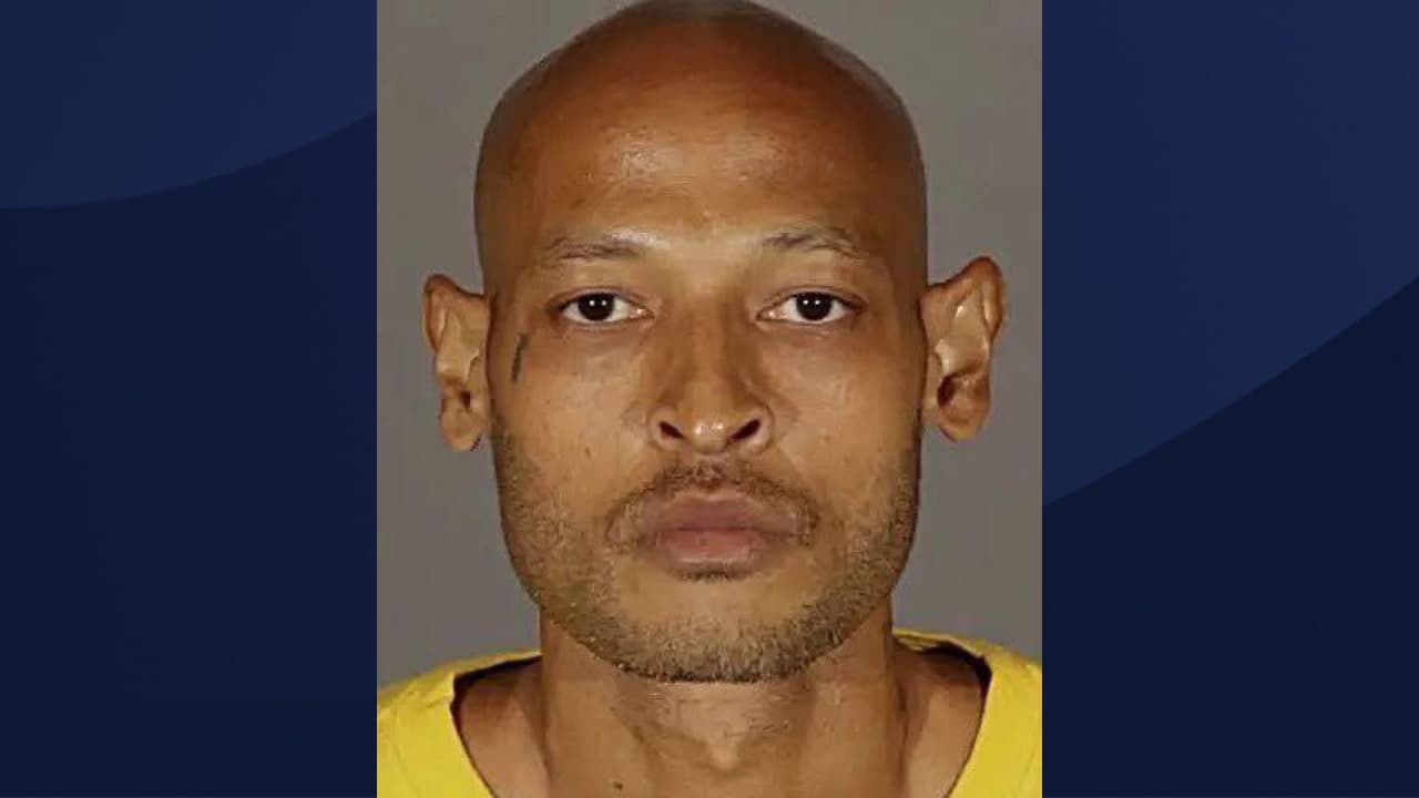 Delincuente sexual vuelve a prisión tras ser atrapado olfateando traseros de mujeres