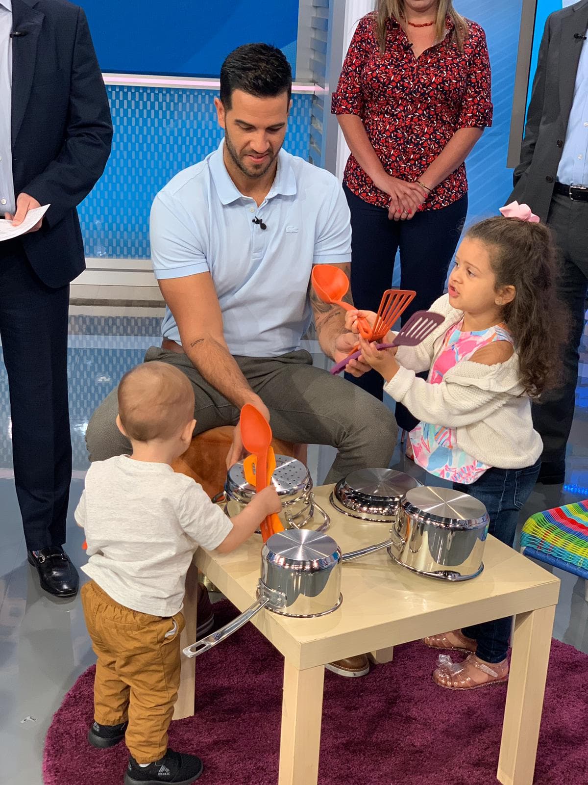 Liam y Anabella compartieron su gusto por la música y la cocina, ya que utilizaron los utensilios para hacer múltiples sonidos.
<br>