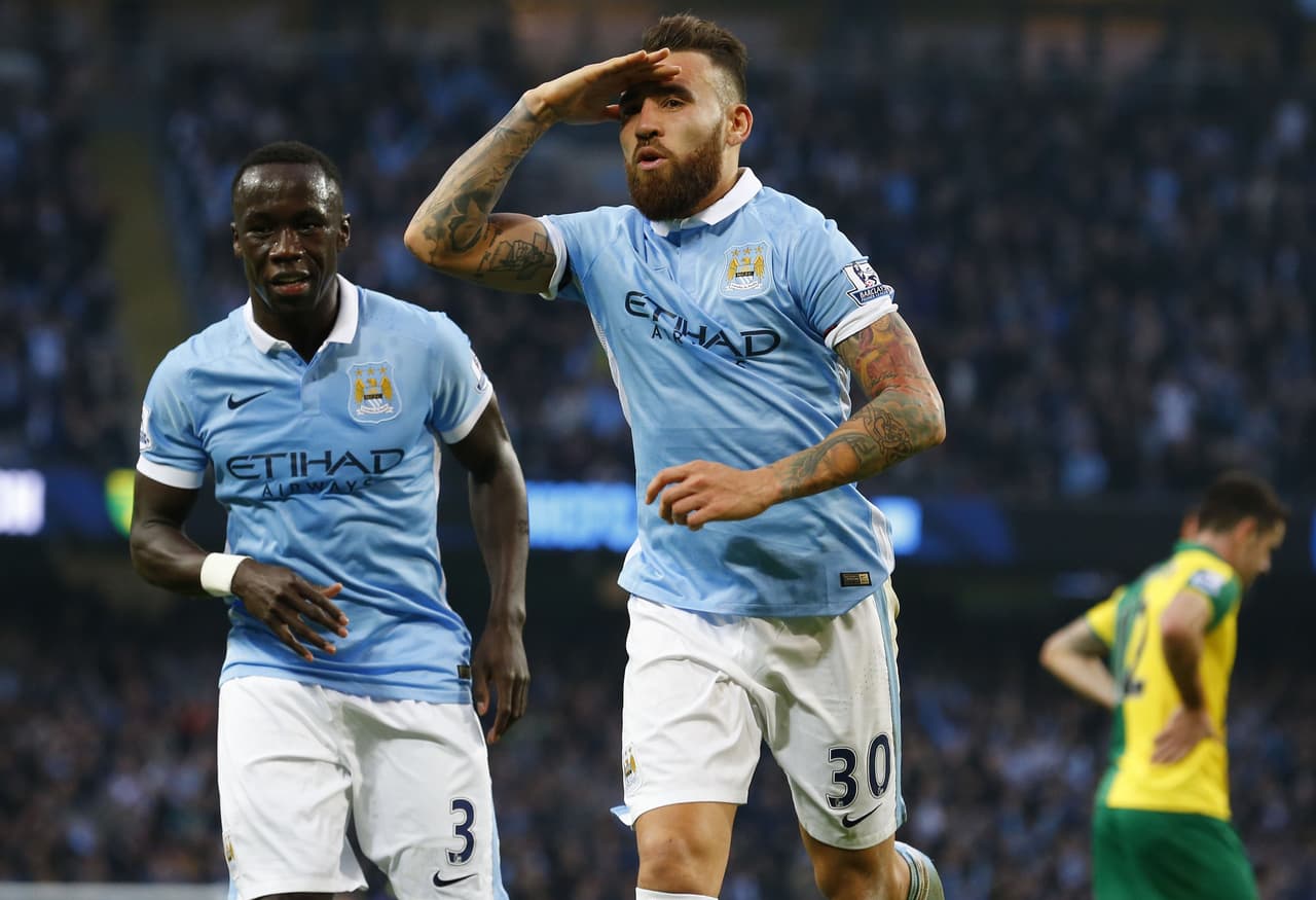 Manchester City y Arsenal ganan y siguen a la cabeza en la Premier League
