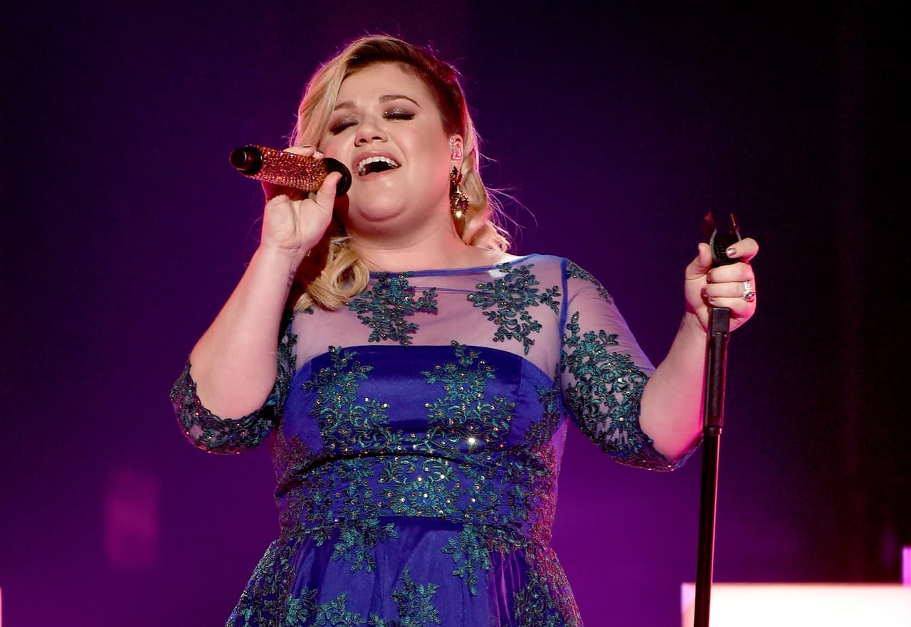 Kelly Clarkson le siguió con un concierto en 2009.
<br>