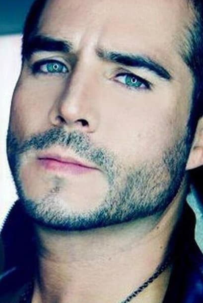 Este galanazo tiene unos ojos de tentación.