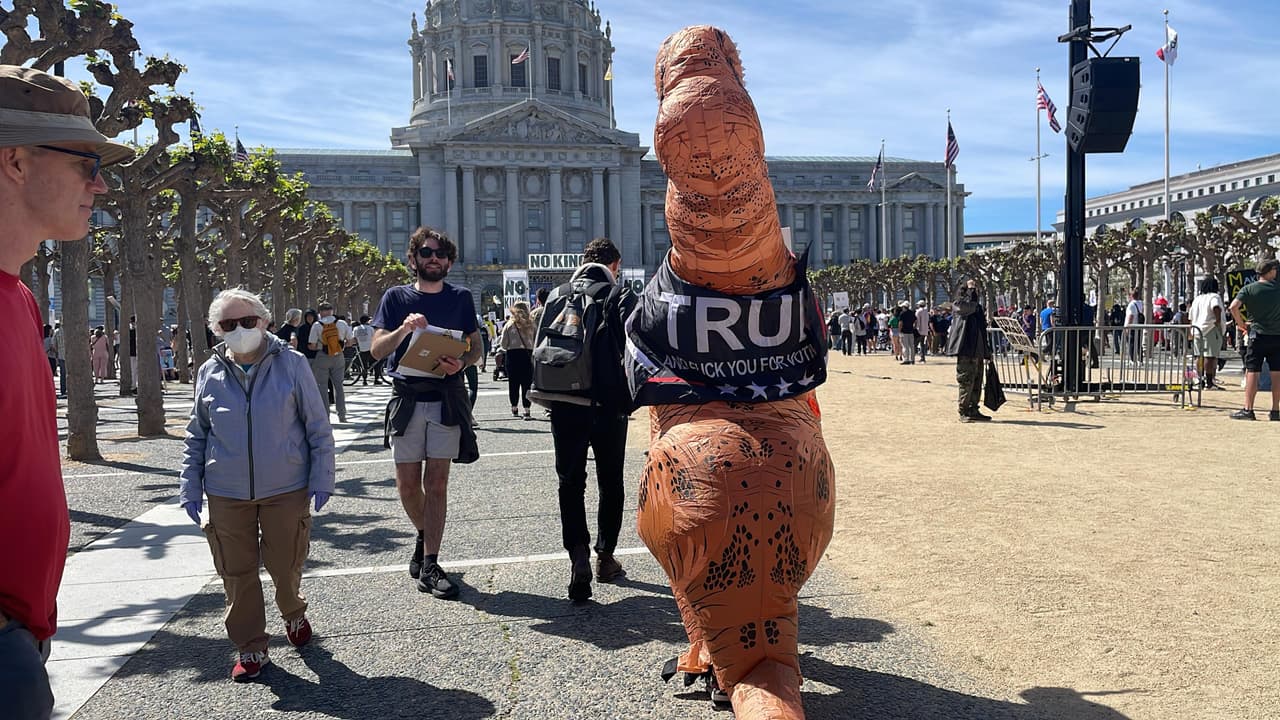 De acuerdo con el reporte en vivo desde el lugar, las movilizaciones comenzaron por la mañana y tuvieron como uno de sus puntos de partida el Embarcadero, desde donde se realizó una caminata por distintos puntos de la ciudad hasta llegar al centro cívico.