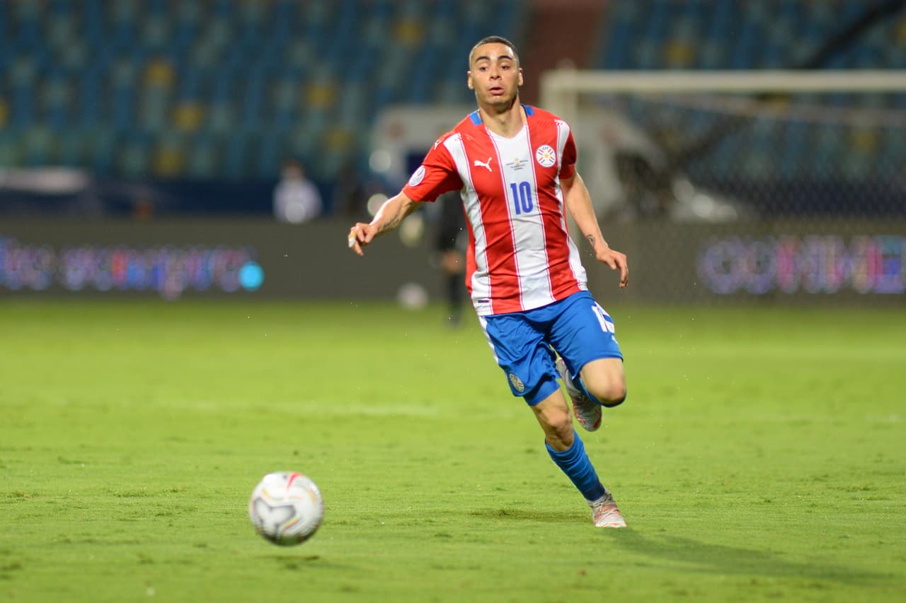 Bolivia se adelantó con un penalti, pero Paraguay le dio la vuelta con un doblete de Ángel Romero y otro tanto de Alejandro Romero.