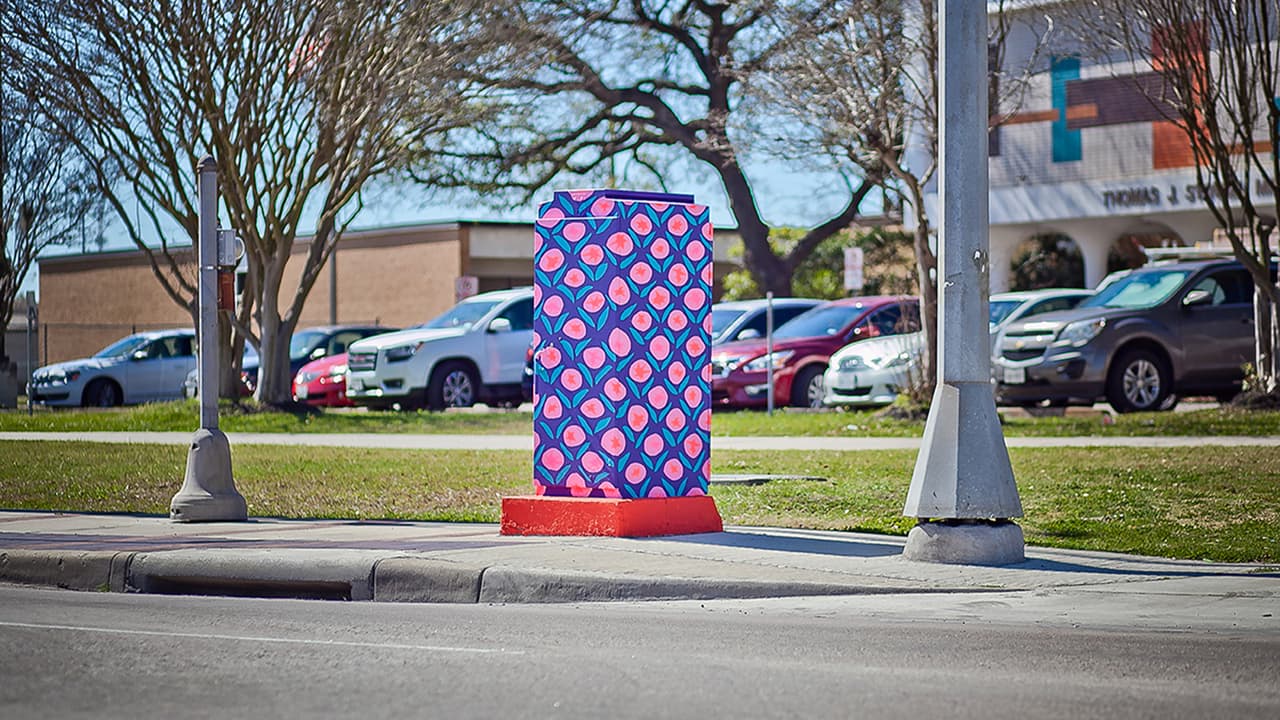 Título de obra: Flowers, pink, purple
<br>Artista: Jessica Guerra
<br>Ubicación: Airline